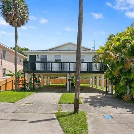 Boho Inspired Apt In The Heart Of Tampa Bay!